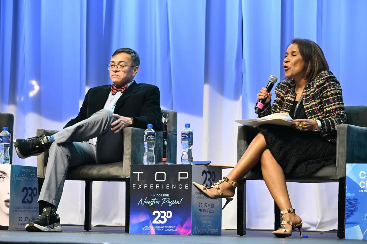 Charla en el escenario de TOP EXPERIENCE